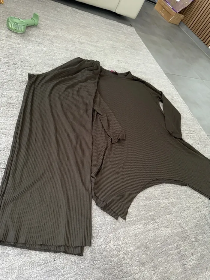 Magnifique ensemble matiere fine, taille 42 - photo numéro 3
