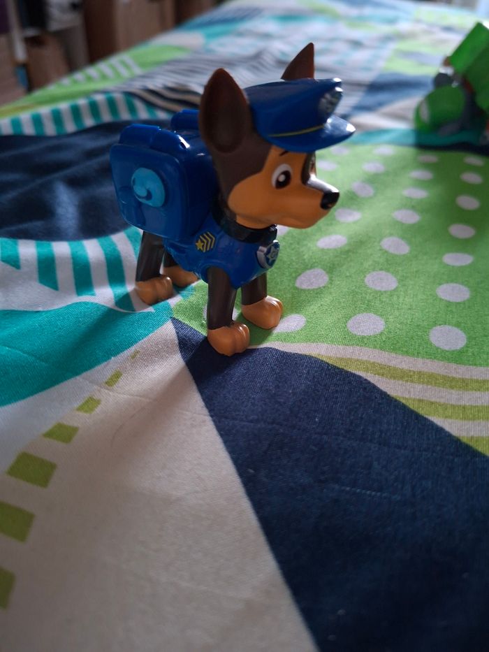 Figurine Chase pat patrouille avec haut-parleur qui se déploie