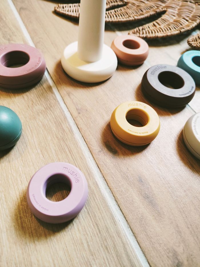 🗼Tour multicolore anneaux/cercles à empiler en silicone marque Mushie - photo numéro 3