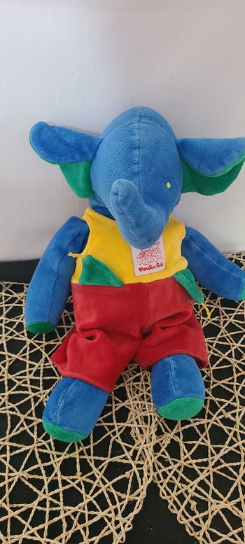 doudou elephant bleu vert salopette jaune rouge peluche moulin roty -