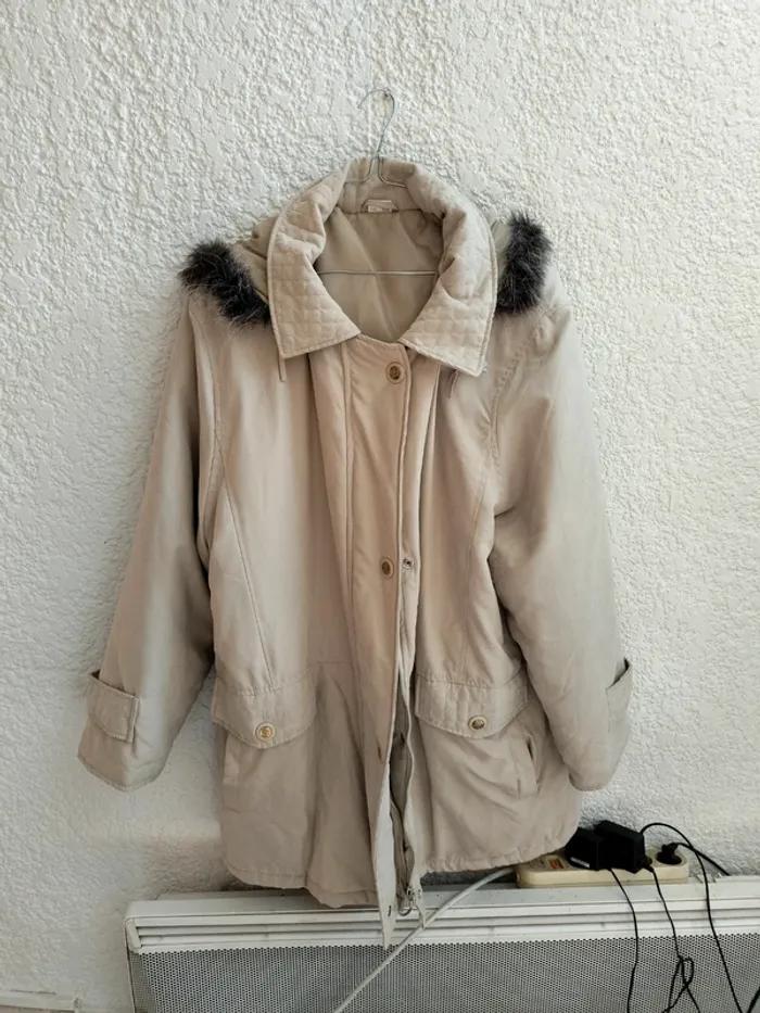 Manteau avec capuche en fourrure detachable beige T 54 - photo numéro 2