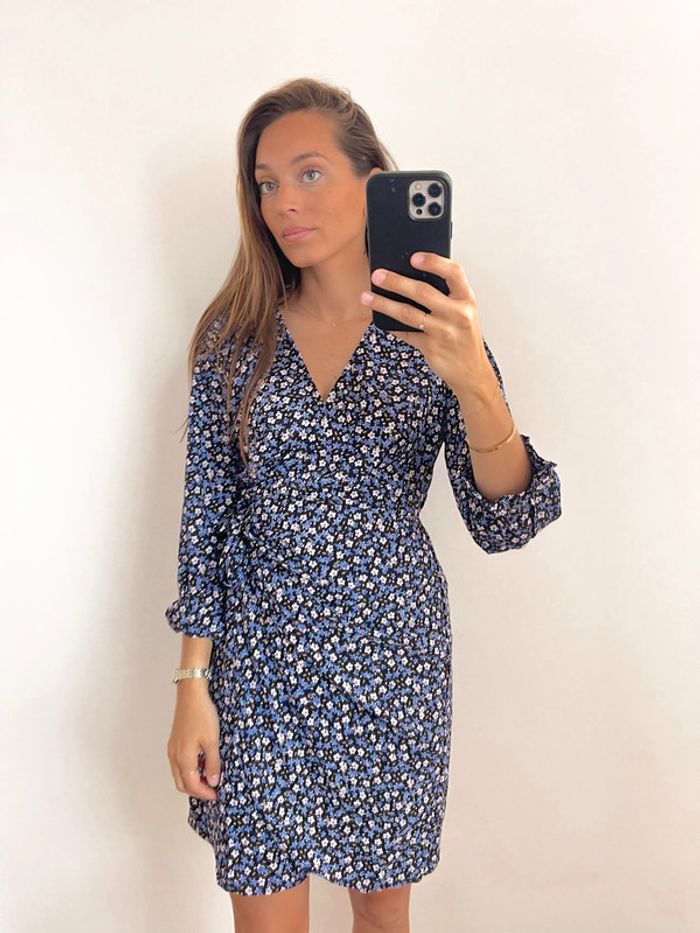🌟 Robe à fleurs élastique bleu marine et noir - photo numéro 3