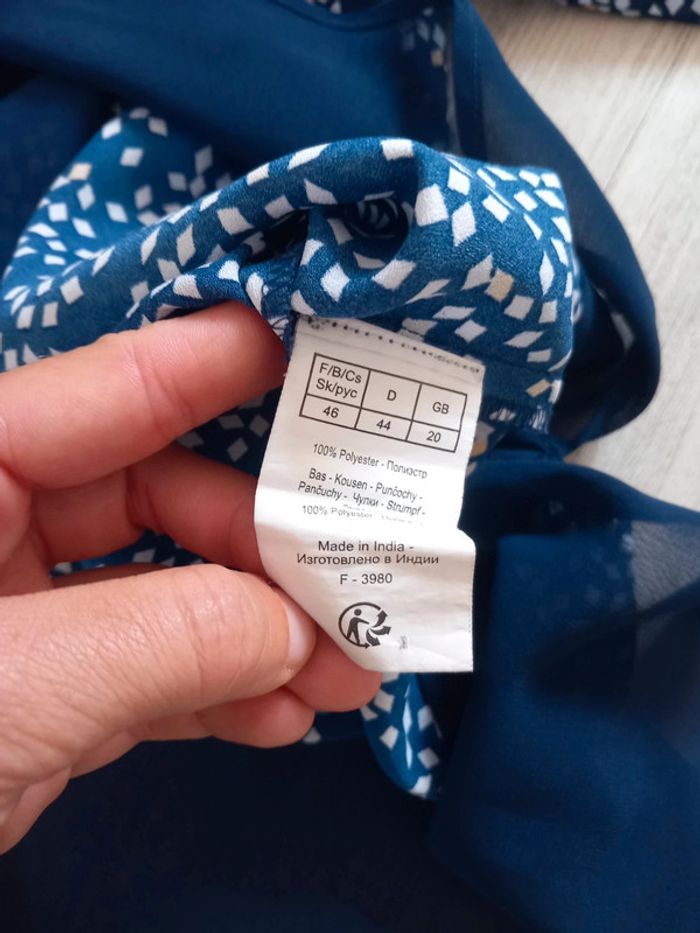 Blouse Blanche porte - photo numéro 6