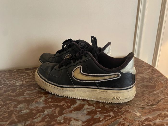 Nike Air Force 1 07’ LV8 Sport Spurs NBA - photo numéro 2