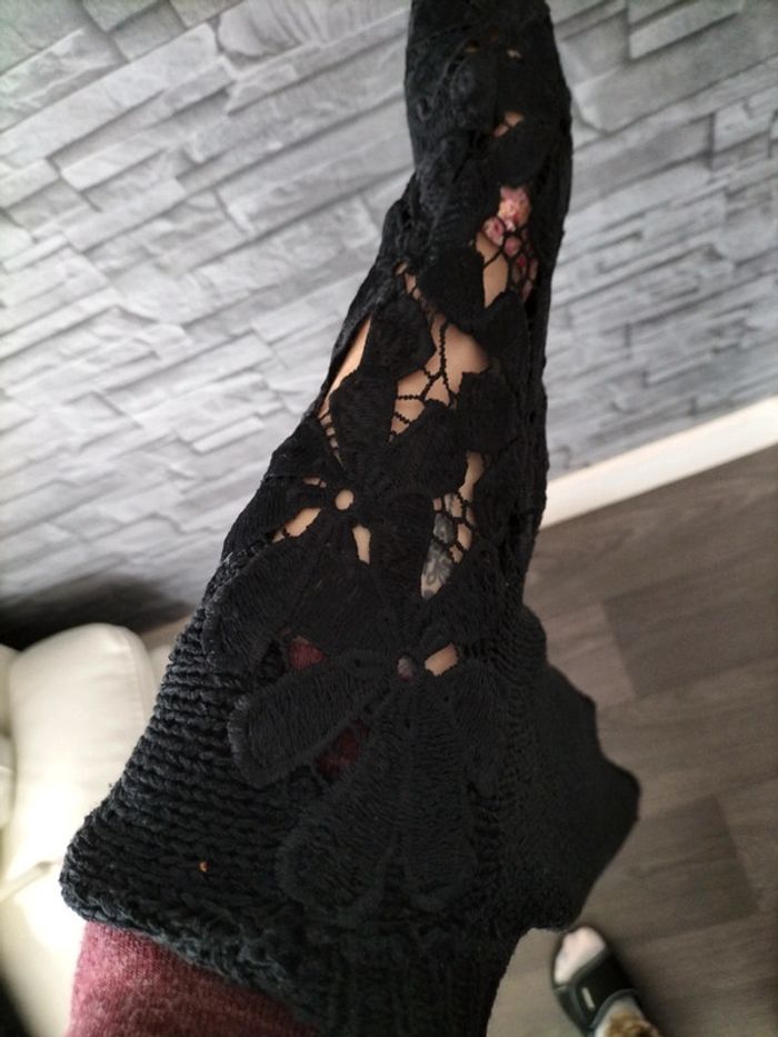 Pull noir grosse maille ajourée broderie sur les épaules et manches taille L/Xl - photo numéro 7