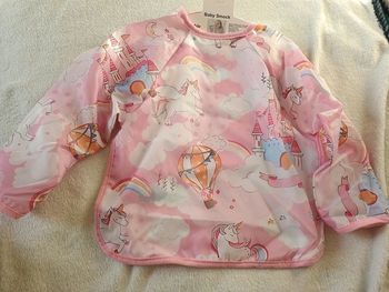 Magnifique bavoir a manches licorne neuve 