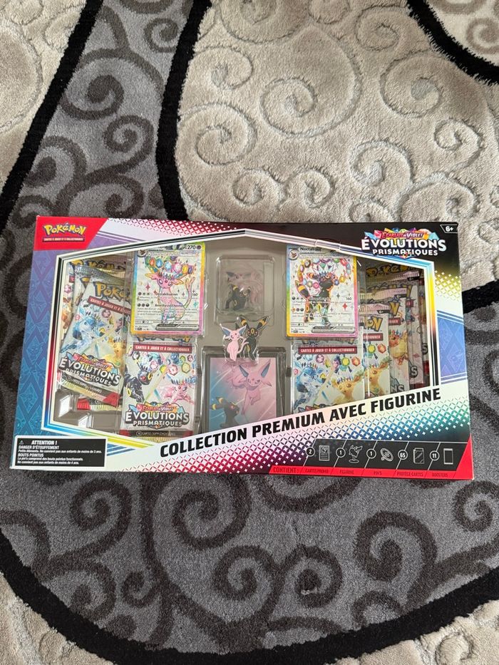 Collection Premium Pokémon Évolutions Prismatiques avec Figurine – Scellée 🔥