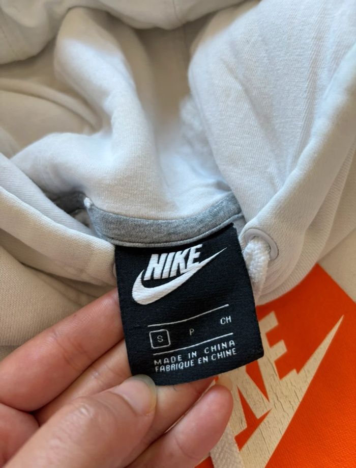 Sweat hoodies Nike capuche blanc logo orange floqué – Taille S homme - photo numéro 4