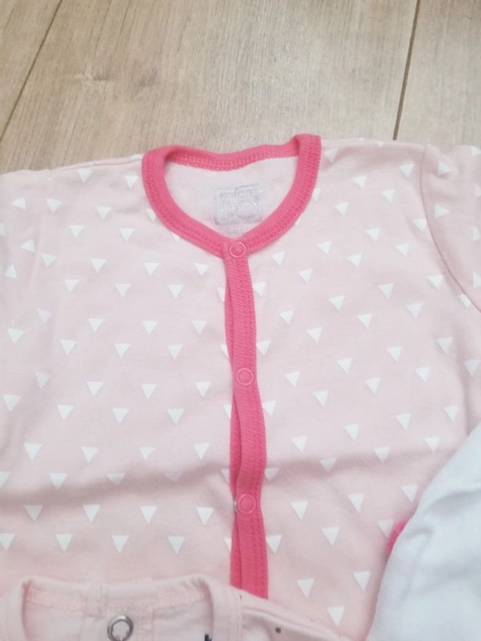 4 pyjamas léger 1mois - photo numéro 5
