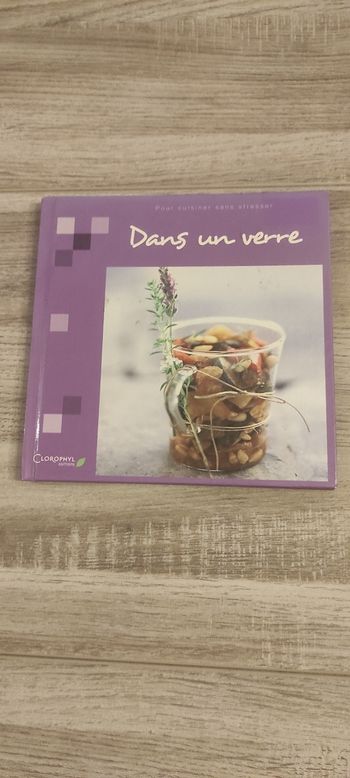 Livre dans un verre