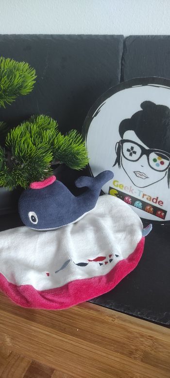 Doudou rond baleine bleu marine rouge blanc poisson sucre d'orge Ancien Vintage