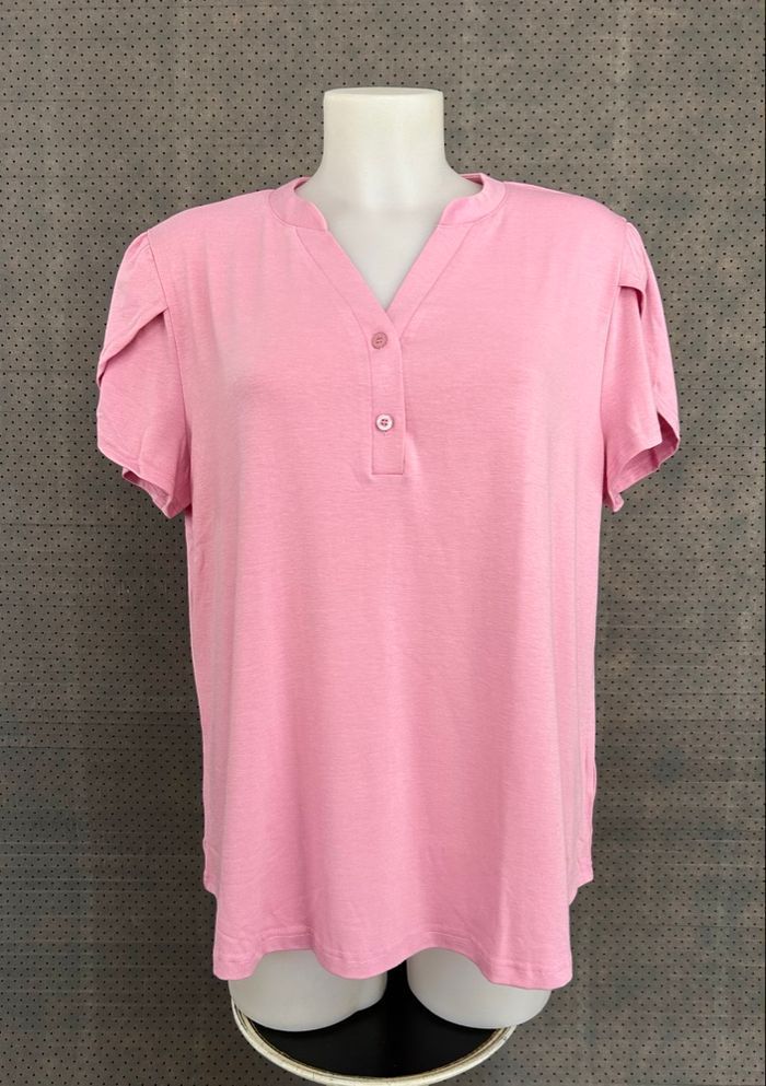 Haut rose à manches courtes avec boutons M