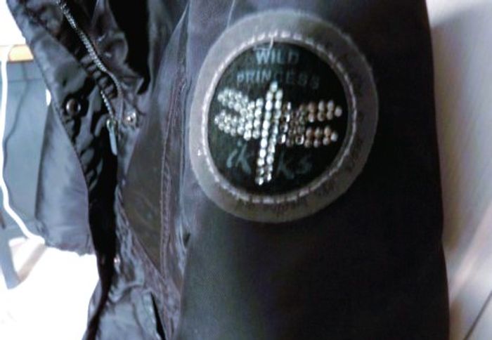 Manteau doudoune IKKS fille 10 ans noir libellule strass TBE - photo numéro 2