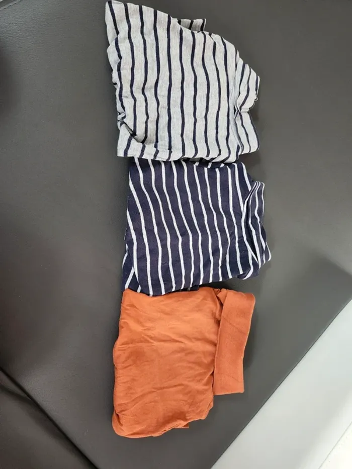 Lot trois sous pulls rayés okaidi et unis C&A