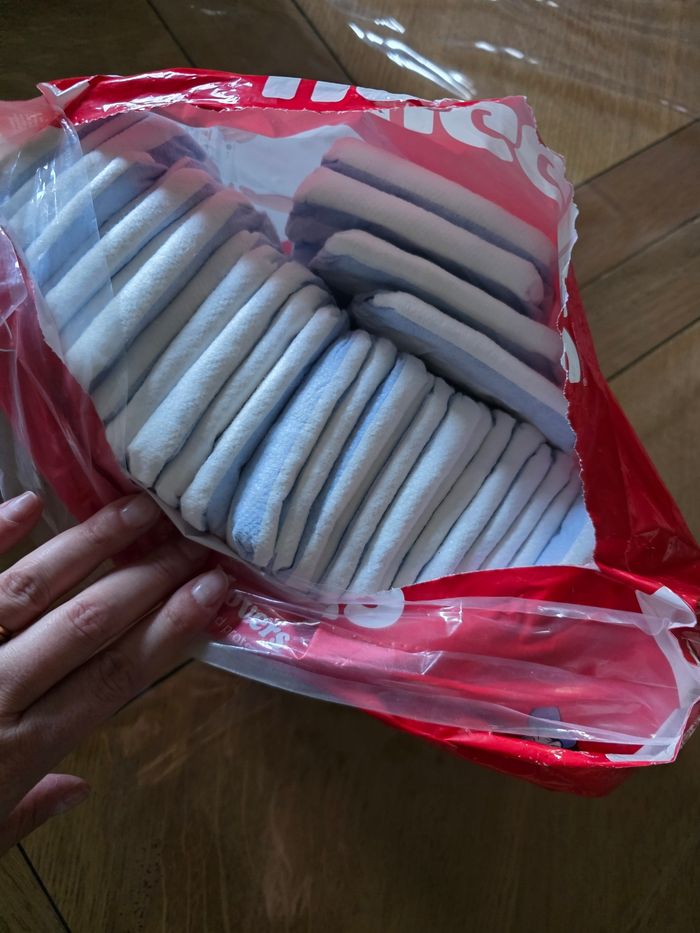 35 couches Huggies taille 5 - photo numéro 2