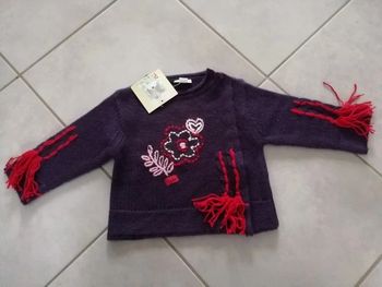 Pull 6 mois neuf
