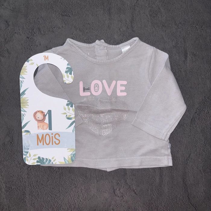 T-shirt love gris rose Obaïbi Okaïdi / 1 mois / Très bon état