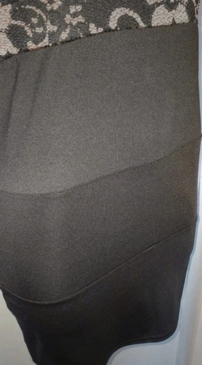 Robe dentelle noire et doré - photo numéro 4