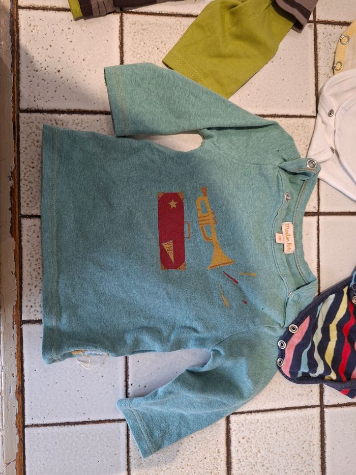 Lot bodys et tee shirt - photo numéro 2