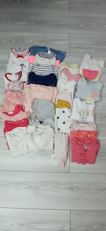 Lot de 31 vêtements d'été en 9 mois 