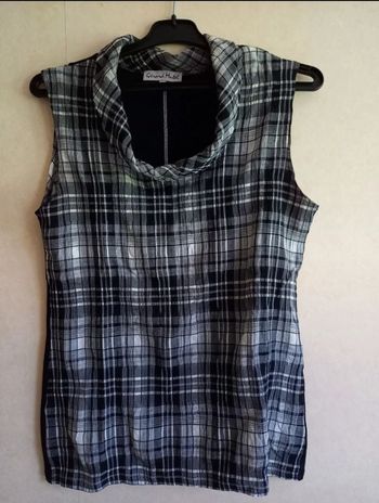 Jolie tunique noire et blanche sans manche taille 38