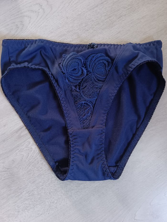 Ensemble lingerie soutien-gorge 95 D et culotte Neuf sans étiquette - photo numéro 4