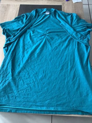 T-shirt taille XXL longueur 77 cm aisselles à aisselles 62 cm