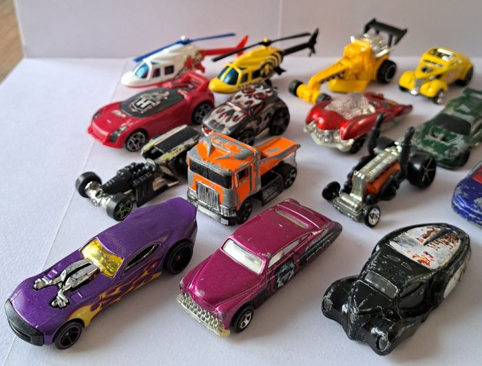 Lot de 20 véhicules miniatures Hotwheels Mattel - photo numéro 3