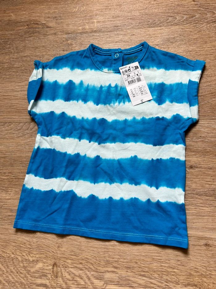 Teeshirt tie and dye