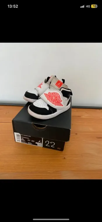 Basket Jordan taille 22