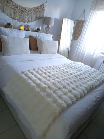 Plaid doux effet fausse fourrure blanc cassé crème 150 x 200 cm neuf