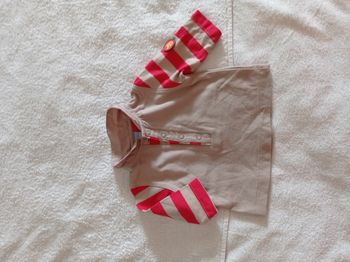 Gilet pour petit garçon marque Disney baby avec sur la Manche petit Winnie l'Ourson regardez le pull va avec la salopette sur une autre photo super ensemble taille taille 1 mois 54 cm