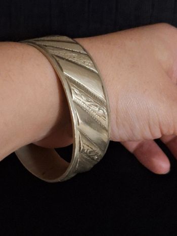 Ancien bracelet jonc en métal argenté beraber touareg