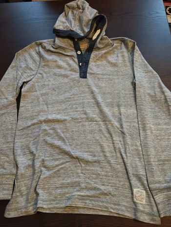 T shirt à capuche, taille 12/14 ans