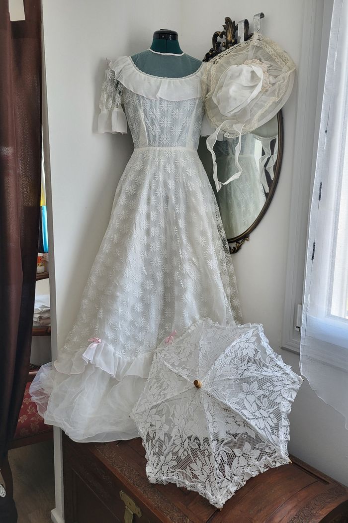 Robe en dentelle blanche vintage Belle époque