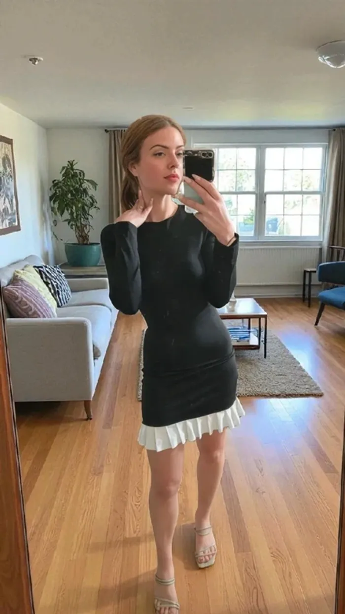 Robe noire à manches longues & jupe plissée blanche – Chic minimaliste & tendance Pinterest - photo numéro 3