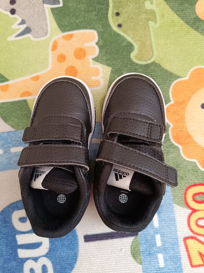 Paire de basket Adidas taille 22 - photo numéro 5