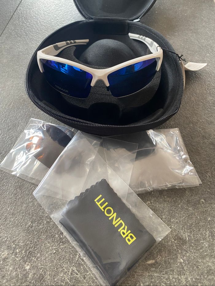 Paire de lunettes de soleil pour coureur cycliste brunotti neuve