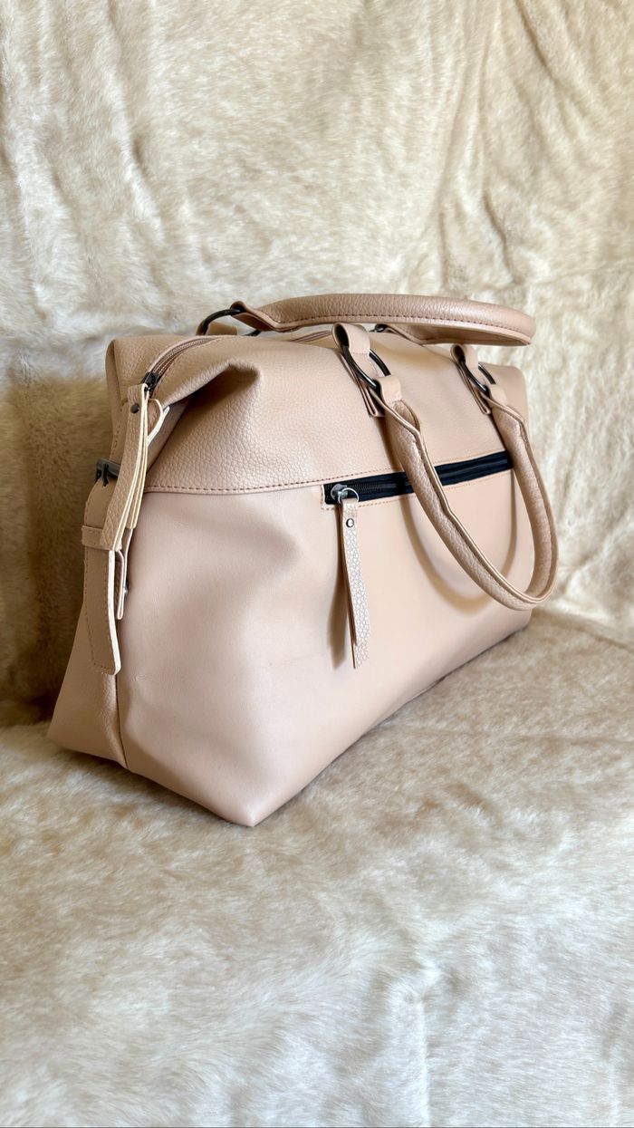 Grand sac rose crème avec quelques marques d’usure mais en bon état général - photo numéro 4