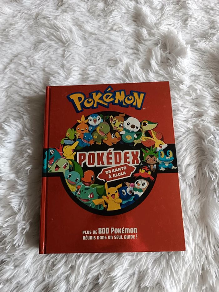 Livre Pokémon : Pokédex de Kanto à Alola _ Hachette Jeunesse