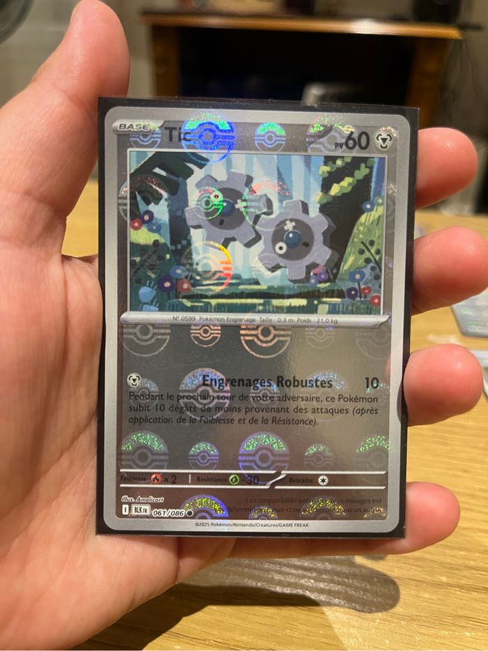 Tic pokeball foudre noire 061/086