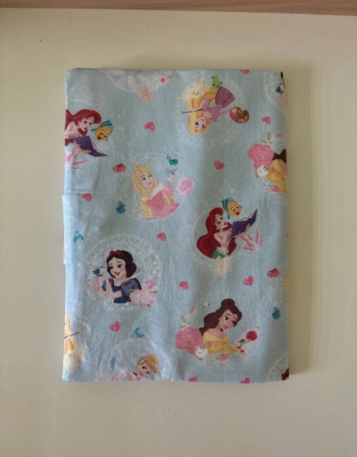 Protège carnet de santé thème Princesses - photo numéro 2