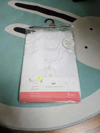 Lot 3 polos neufs 4 ans