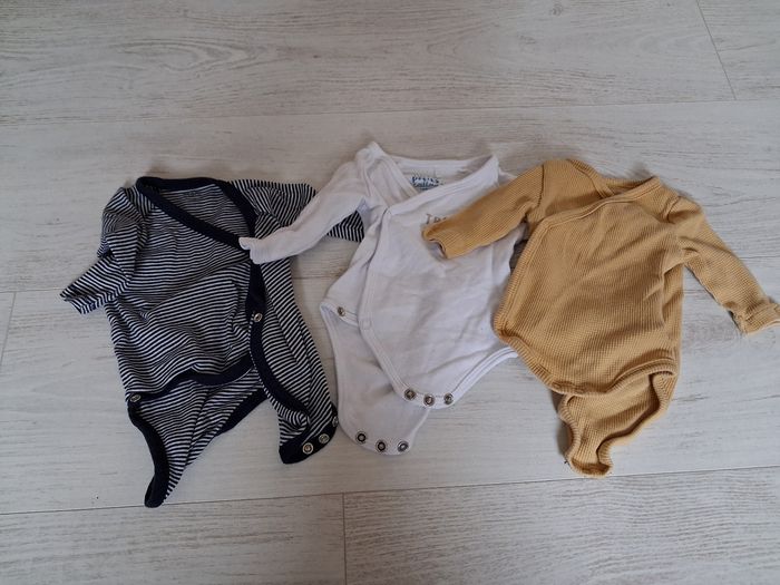 Lot de 9 bodies en taille 1 mois - photo numéro 2
