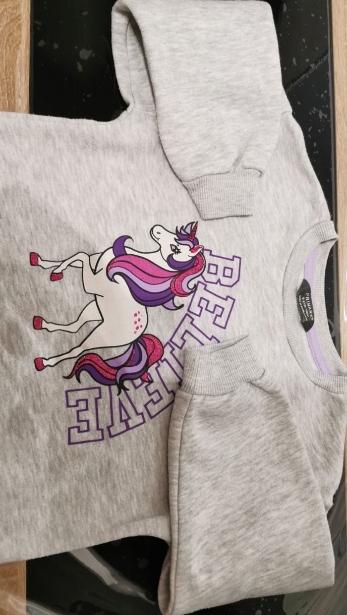 Pull licorne primark 5 /6ans - photo numéro 2