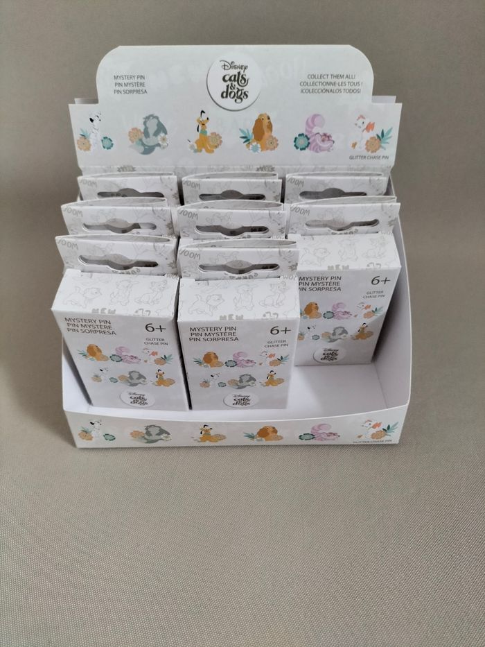 🤍 Lot de 8 boîtes mystère pin's chiens/chats Disney - Loungefly - Neufs 🤍