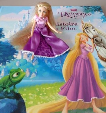 Livre  et poupée Raiponce, l'histoire du film