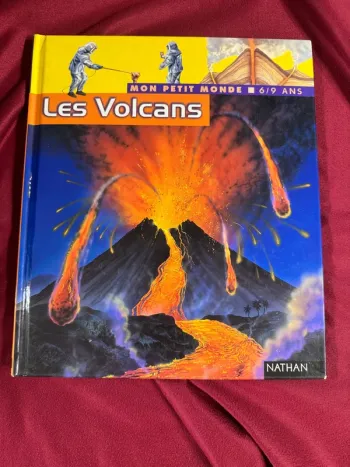 livre mon petit monde Les volcans