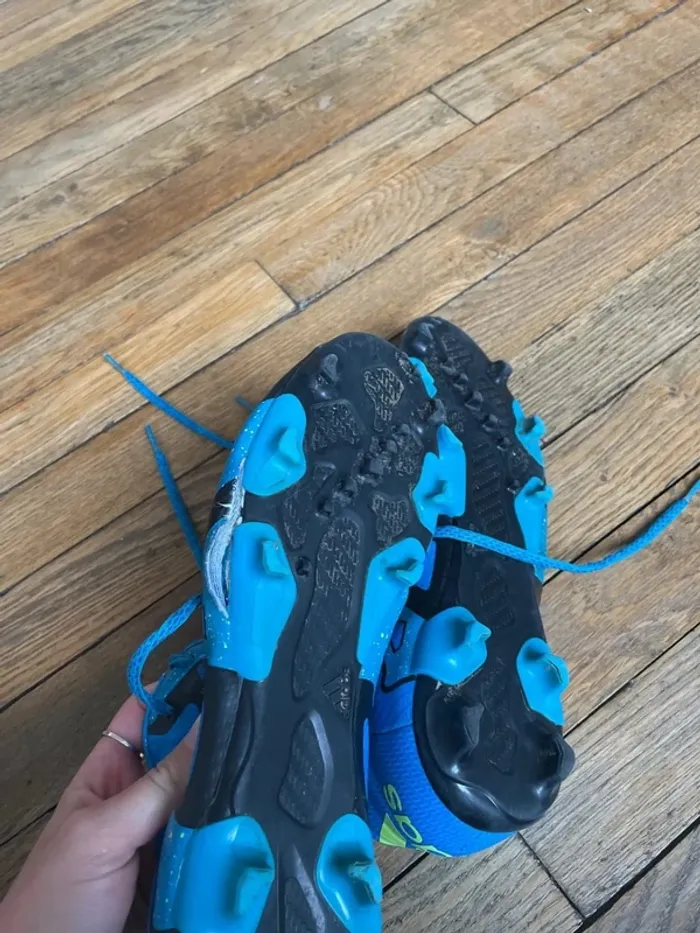 Chaussures foot moulées - photo numéro 4