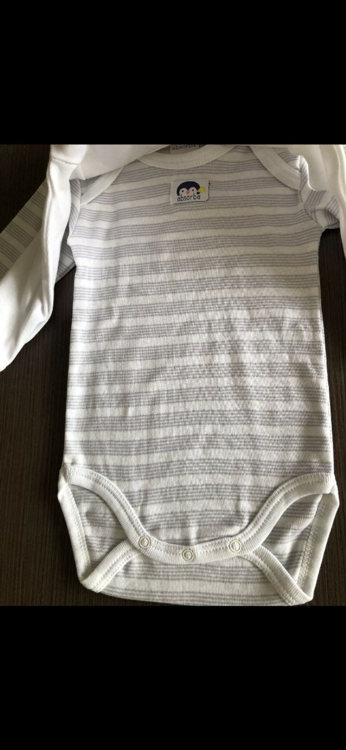 lot de deux bodies manches longues garçon absorba 6 mois - photo numéro 2